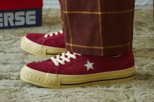 Converse возвращается к ностальгии по 90-м с моделью One Star Aged Suede AG