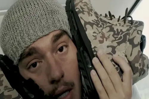 Yeat показал нерелизнутые Nike Air Max Goadome «Camo» в клипе «TËNNIS»