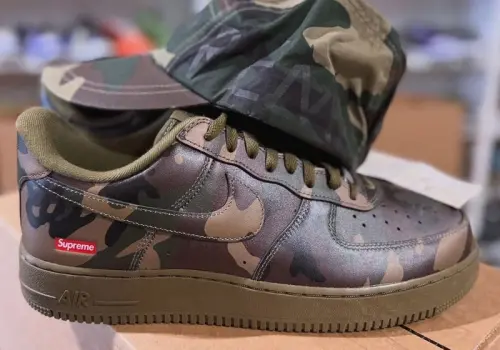 Первый взгляд на Supreme x Nike Air Force 1 Low «Olive Camo»