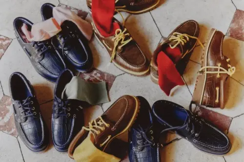 Timberland и Jacquemus переосмыслили классические лодочные туфли в коже под крокодила