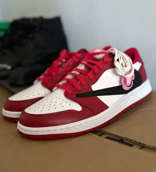 Travis Scott x Air Jordan 1 Low получит расцветку в стиле «Chicago» в 2027 году