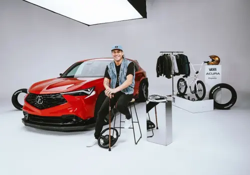 Кроссовки Vans Authentic от Coco Zurita вдохновили на создание кастомного Acura ADX