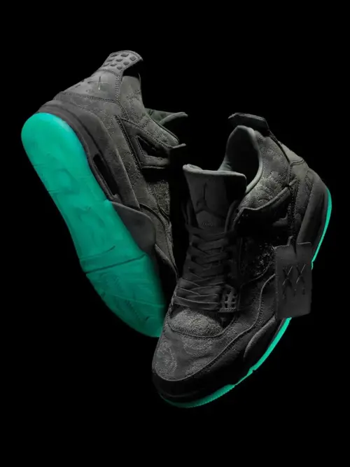 KAWS x Air Jordan 4 «Dark Grey» — релиз летом 2027 года