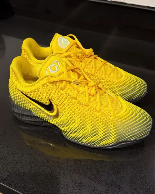 Кейтлин Кларк представила Nike Caitlin 1 в расцветке «Айова Хокайс»