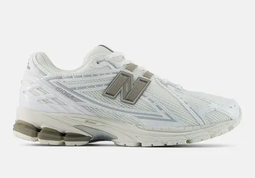 New Balance 1906R в простом белом цвете