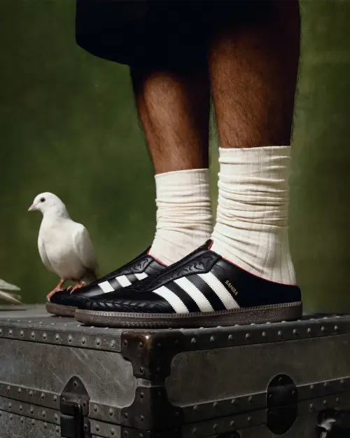 VegNonVeg превращает adidas Samba в мюли без шнуровки