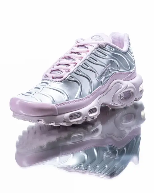 Nike Air Max Plus «Metallic Silver/Pink»: лето ещё не закончено