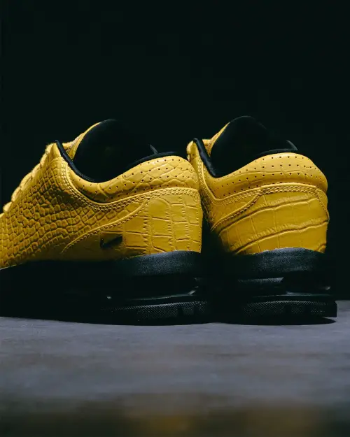 Nike Air Max Goadome Low в расцветке Vivid Sulfur с отделкой под крокодилью кожу