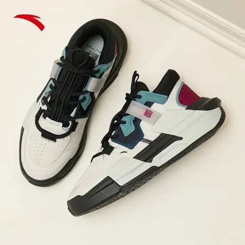 Новичок в семье SNEAKER BAR