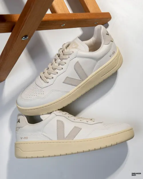 Кроссовки Veja V-90