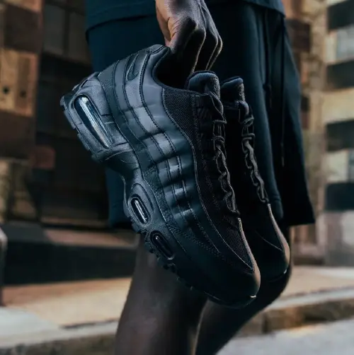 Nike Air Max 95 OG  Nike Air Max 95 OG