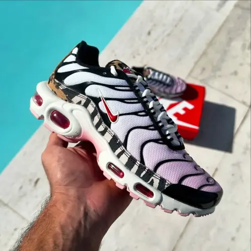 Кроссовки Nike Air Max Plus W 