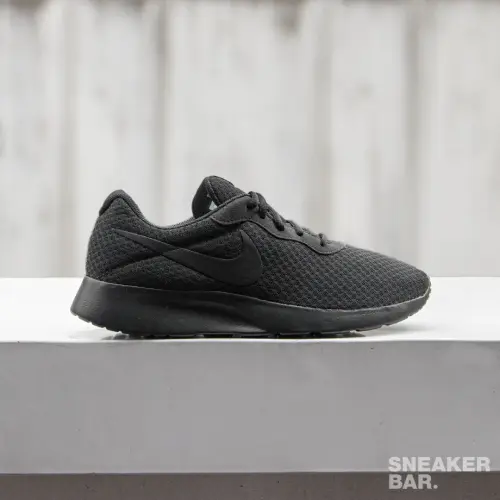 Кроссовки Nike Tanjun 