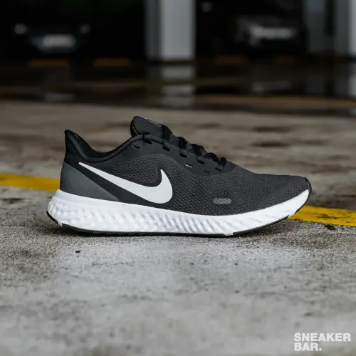 Nike Revolution 5 