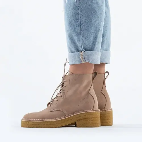 Clarks Originals Arisa Mail Sand Suede 26151885