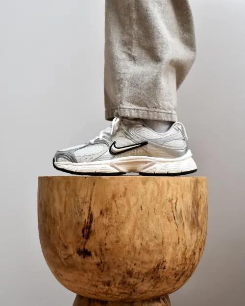 Nike V5 RNR W  Nike V5 RNR W