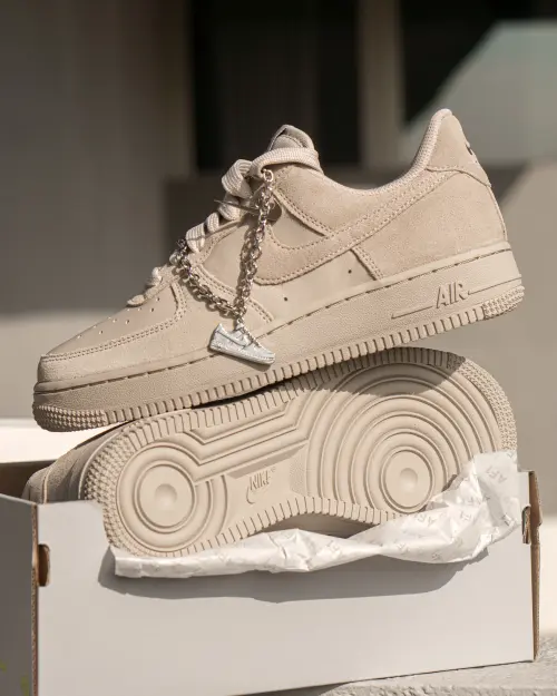 Кроссовки Nike AIR FORCE 1 07