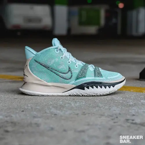 Nike Kyrie 7 