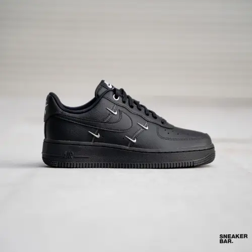Кроссовки Nike Air Force 1 07 Lux 