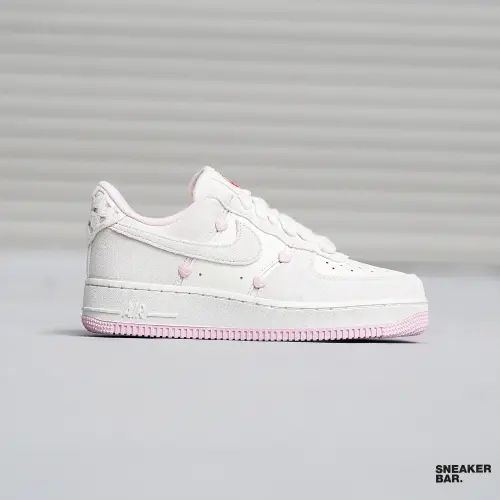 Кроссовки Nike Air Force 1 07 LX 