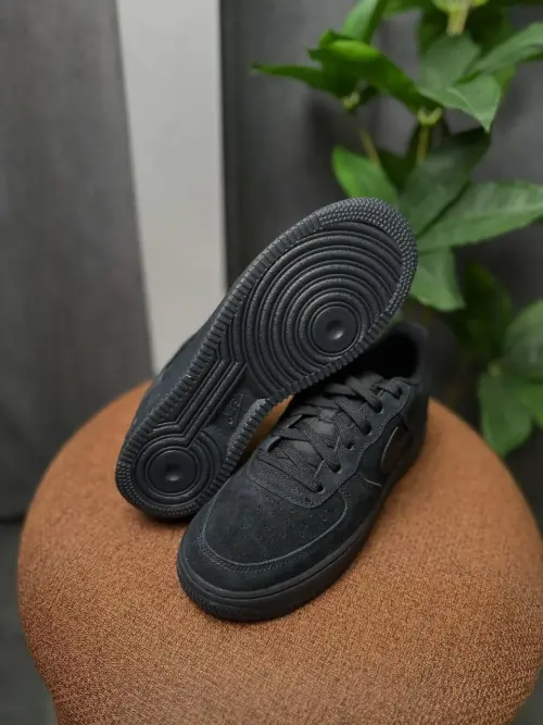Кроссовки Nike AIR FORCE 1 LV8 BG