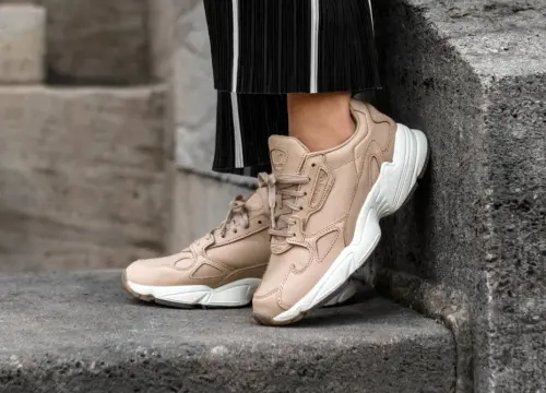 Adidas Falcon W 