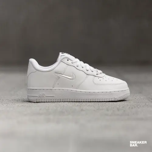 Кроссовки Nike Air Force 1 07 SE 