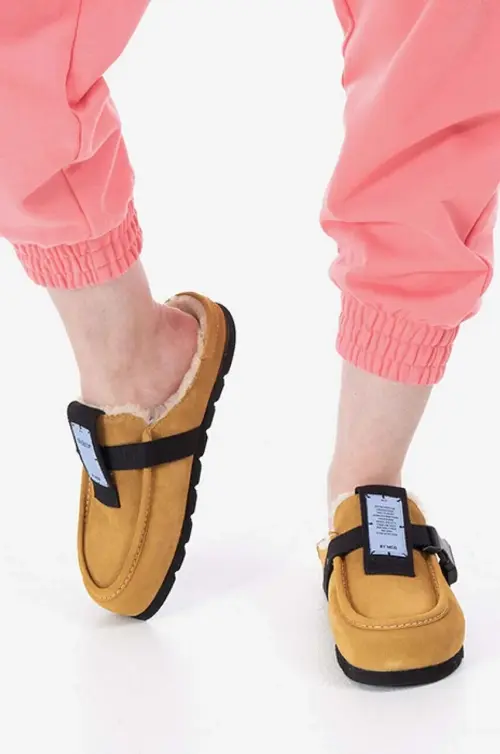 Замшевые шлепанцы MCQ Grow-Up цвет жёлтый 682023R27982001-YELLOW