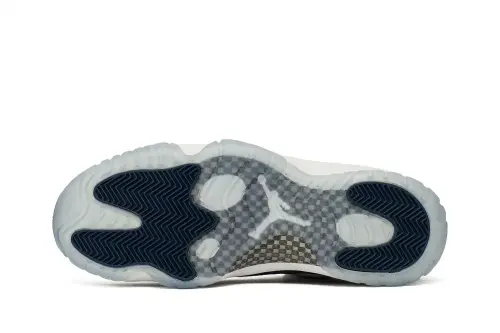 Air Jordan 11 Retro Low LE "Navy Snakeskin"