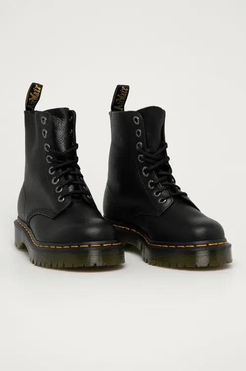 Кожаные полусапоги Dr. Martens женские цвет чёрный на плоском ходу