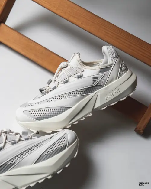 Кроссовки Adidas Lightblaze Vista