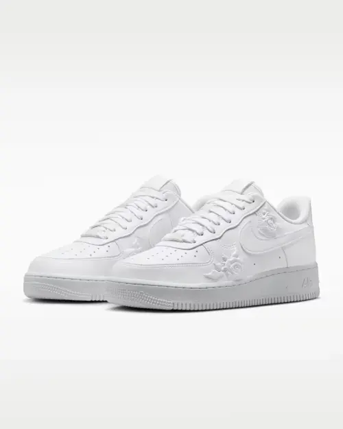 Кроссовки Nike WMNS AIR FORCE 1 07