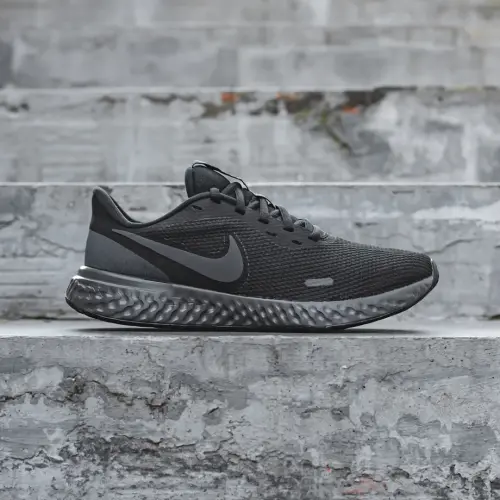 Nike Revolution 5 