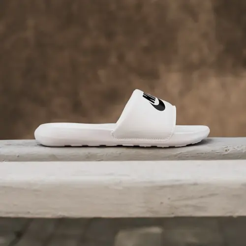 Сланцы Nike Victori One Slide 