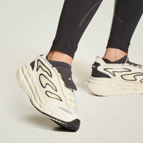 Коллаборация Adidas и британского дизайнера Stella Mccartney.