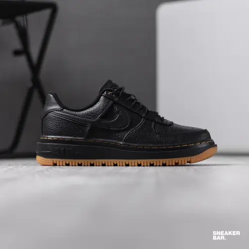 Nike Air Force 1 Luxe 