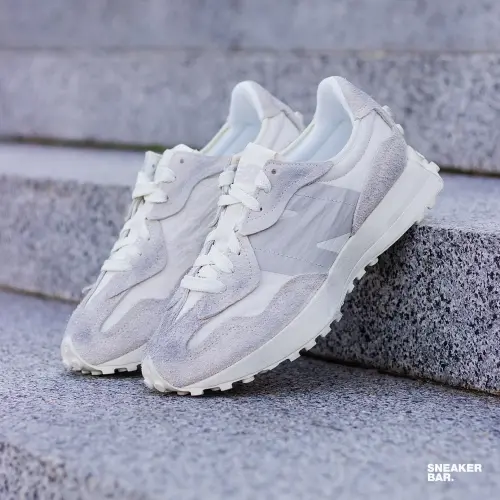 New Balance 327 
