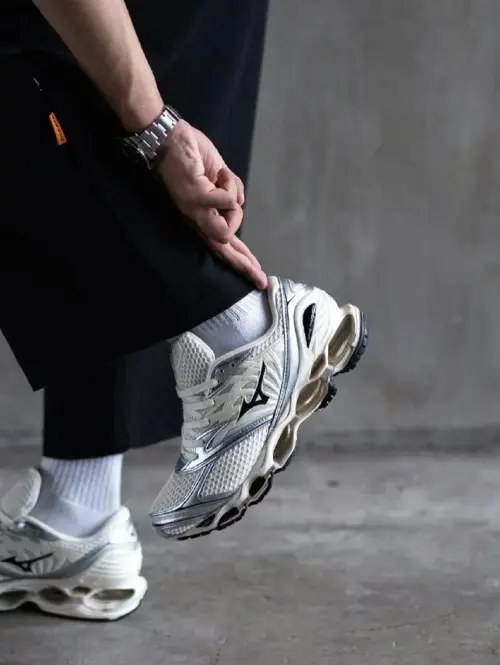 Кроссовки Mizuno WAVE PROPHECY LC