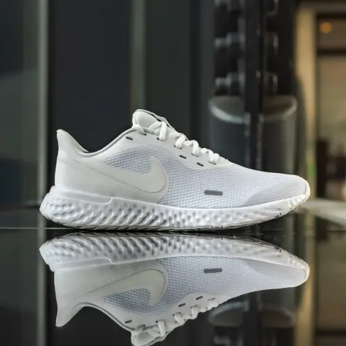 Nike Revolution 5 