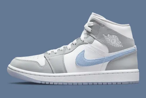 Кроссовки WMNS AIR JORDAN 1 MID