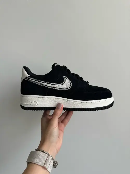 Кроссовки Nike Air Force 1 07 LV8 