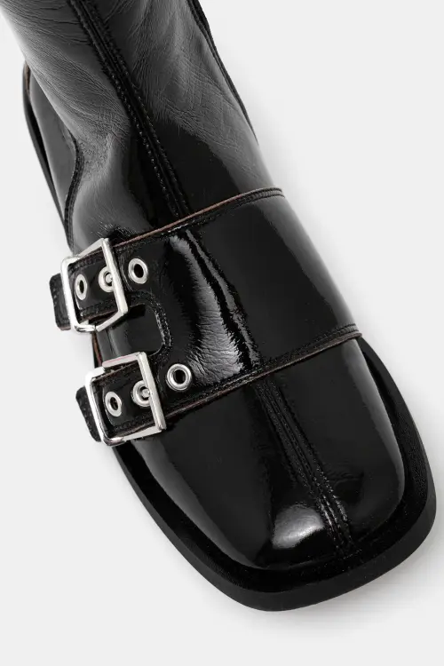 Сапоги GANNI Feminine Buckle High Boot Naplack цвет чёрный каблук кирпичик
