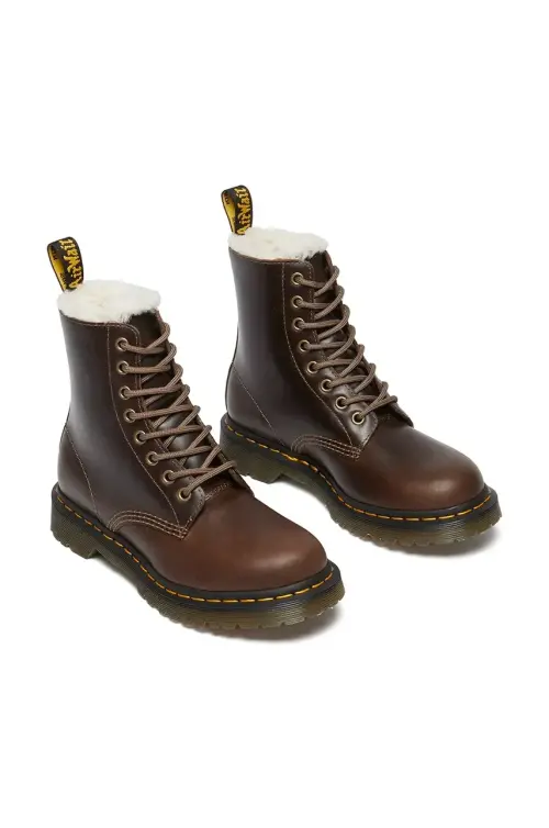 Кожаные полусапоги Dr. Martens 1460 Pascal Serena женские цвет коричневый на плоском ходу с утеплением DM32019777