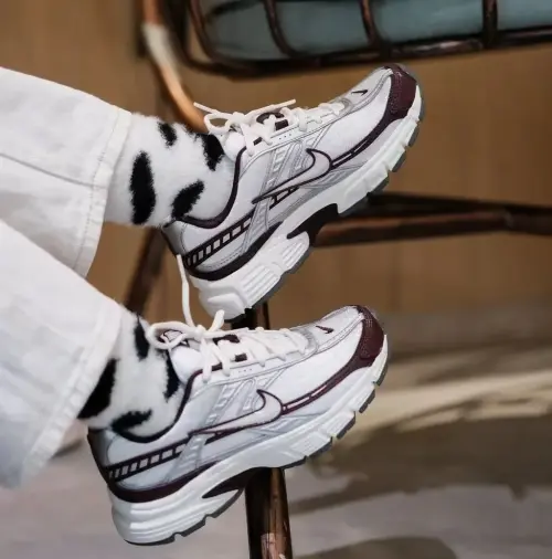 Nike Initiator W  Nike Initiator W