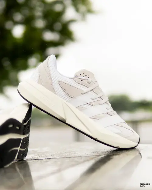 Кроссовки Adidas Lightblaze