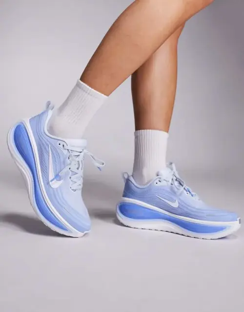 Кроссовки Nike VOMERO PLUS (HV8150-120)