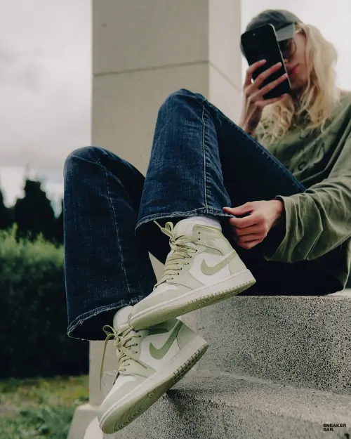 Кроссовки Jordan 1 Mid SE (FQ7720-103)