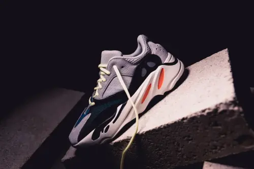 Adidas Yeezy Boost 700 