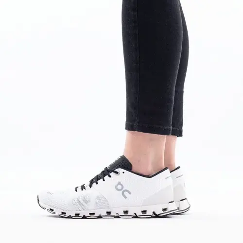 On Running Cloud X 200007 WHITE/BLACK