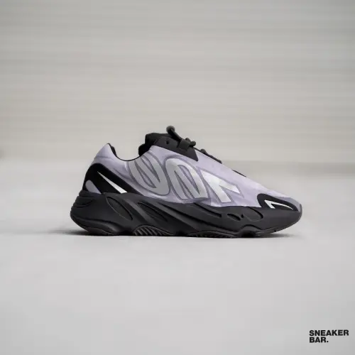 Кроссовки Adidas Yeezy Boost 700 MNVN 